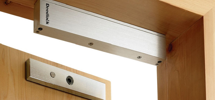 Magnetic lock installation La Presa